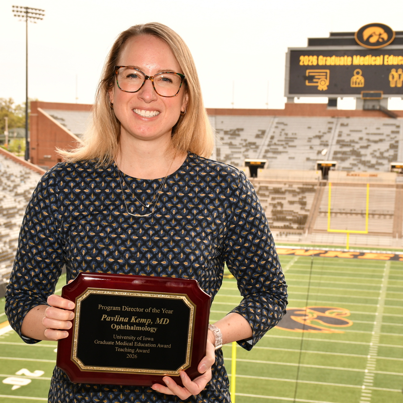 Pavlina Kemp with her Program Director of the Year Award.